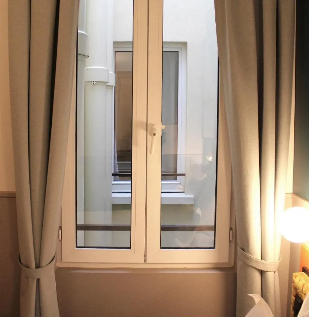 Edgar Montmartre - Paul Apart Otel